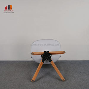 Chaise de salle à manger moderne en PP blanc avec pieds en bois de hêtre naturel, style scandinave, design minimaliste pour la maison, le café et le bureau - Product Image 6