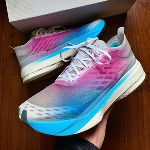Zapatos Deportivos Casuales Unisex de Alta Calidad Cloud 5 Transpirables Ultraligeros con Aumento de Altura Resistentes al Desgaste de Caña Baja para Correr al Aire Libre - Product Image 2