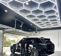 Éclairage LED hexagonal pour le detailing automobile, idéal pour les salles de sport, salons de coiffure et stations de beauté automobile – Direct Usine