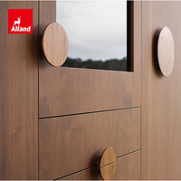 Ensemble d'armoires de cuisine sur mesure Alland, style australien élégant, en placage de noyer moderne, avec îlot central