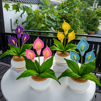 Plante en pot de lys calla crochetée à la main, fil à broder de qualité supérieure, fleur artificielle, cadeau de déménagement, décoration intérieure, ornement de fête