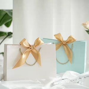 Wholesale Shopping Paper Bag Customized Gift Paper Bag with ribbon