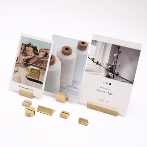 Porta Biglietti da Visita in Ottone Massiccio da 6 cm - Supporto Minimalista per Biglietti da Visita e Clip Portafoto per Scrivania, Numeri da Tavolo per Matrimoni e Prezzi al Dettaglio - Product Image 3