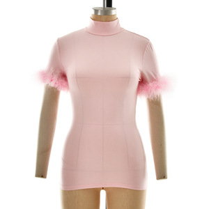 Camiseta de Mujer con Mangas de Plumas Rojas, Corte Ajustado, Color Sólido, Tejido de Poliéster, Estilo Casual - Product Image 5