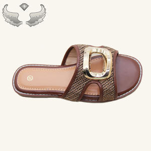 Pantoufles et <span class=keywords><strong>sandales</strong></span> d'été de haute qualité pour femmes, chaussures d'été légères et respirantes à la mode pour femmes, à fond plat - Product Image 3