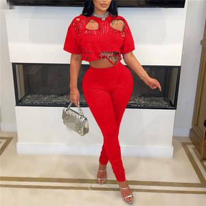 ชุดแฟชั่นผู้หญิง เสื้อยืดแขนสั้นแบบเจาะรูและกางเกงเลกกิ้ง 2025 ชุดเซ็ต 2 ชิ้น - Product Image 6