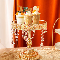 Plateau sur pied en métal de luxe léger pour table de desserts de mariage et fiançailles, idéal pour le thé de l'après-midi et les gâteaux, parfait pour la tranquillité de la cuisine.