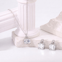 Set Perhiasan Batu Kelahiran Perak Sterling Grosir 1.6 Karat Moissanite Potongan Emerald Holo Solitaire Liontin Kalung Set Anting
