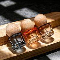Botol Roll-On Kaca Heksagonal Berwarna 8ml Tersedia, dengan Tutup Kayu untuk Minyak Atsiri, Parfum, Air Floral, Semprotan, dan Cetakan
