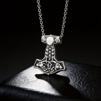 Pendentif Marteau Viking Nordique en Acier Inoxydable pour Homme, Bijou de Mode Rétro Personnalisé avec Nœud Irlandais Mythique, Idéal pour Cadeau (Vente en Gros)