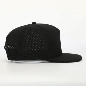 Gorras Deportivas Personalizadas al por Mayor con Logotipo Bordado de 5 Paneles, Gorra con Perforaciones Cortadas a Láser, Gorra Snapback Negra Estilo Hip Hop - Product Image 4