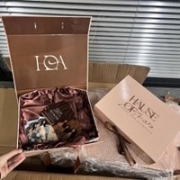 Boîte cadeau personnalisée avec logo gris, luxueuse, écologique, en papier artistique, avec couvercle magnétique, rembourrage en soie