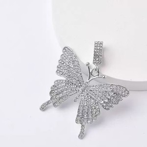 Fornitura all'ingrosso di ciondoli di lusso con orsetto in metallo tempestato di diamanti, per decorazione di custodie per cellulari, con gancio, fai da te - Product Image 5