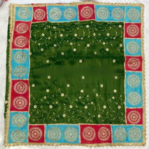 Elegante Dupatta de Seda Metálica Premium con Bordado Tradicional Zari, Borde de Encaje Intrincado y Borlas Colgantes - Product Image 1