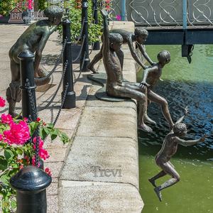 Estatuas de Metal de Bronce de Ciudad para Niños, Niño Desnudo Jugando y Saltando en el Agua, Técnica de Escultura Fundida - Product Image 5