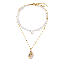 Collier multicouche en chaîne de perles dorées avec pendentif coquillage doré 26 lettres capitales, pierre et paillettes de cristal