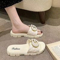 Vente en gros de tongs plates pour femmes, chaussures d'extérieur tendance, sandales plates décontractées et tongs pour femmes