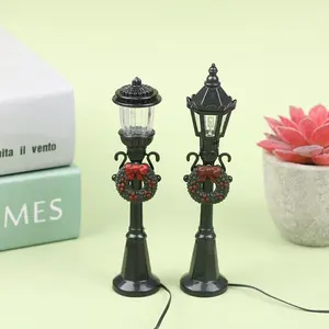 Set di 4 Modelli di Mini Lampioni Natalizi in Plastica, Accessori per Casa delle Bambole, Micro-Paesaggio e Giardino Incantato - Product Image 4