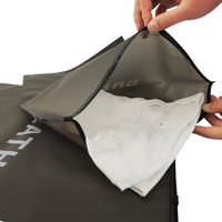 Vêtements personnalisés Sweat-shirt noir mat à fermeture éclair recyclée Vêtements à manches courtes Emballage en plastique pantalon Sac d'emballage en plastique à fermeture éclair
