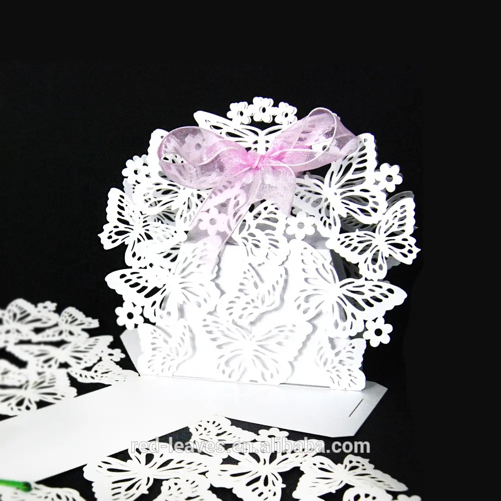 Laserカット蝶パターン結婚式の好意のキャンディボックス