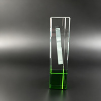 Plaque en cristal verticale Neelpure, cadre carré gravé au laser 3D, base verte, récompense