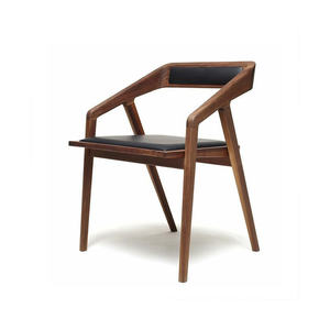 Sillón Generoso para Sala de Estar Diseñado para Ofrecer Asiento Cómodo, Soporte Equilibrado y Fácil Relajación en el Hogar - Product Image 1