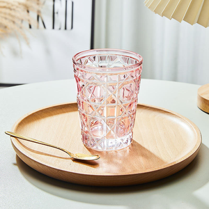 Verres à boire en verre coloré, verres gravés à la main, gobelets vintage, verrerie vintage - Product Image 3
