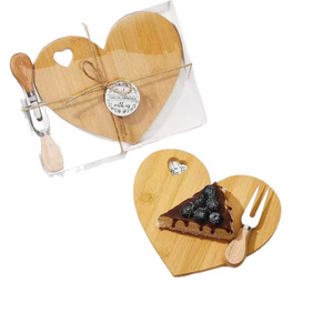 Juego de tabla de quesos de madera de acacia en forma de corazón con cuchillo y tenedor para uso doméstico - Product Image 5