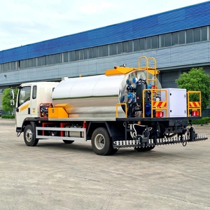 Camión Distribuidor de Asfalto Inteligente HOWO 4x2 de 6000L con Calentamiento por Aceite <span class=keywords><strong>Térmico</strong></span> y Pulverizador de Betún para Mantenimiento de Carreteras Municipales - Product Image 6