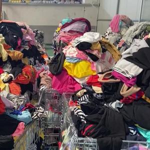 45kg Ropa de marca usada Camisetas de hombre en pacas Marcas al por mayor Ropa de segunda mano - Product Image 5