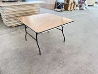 Table extérieure durable de banquet d'hôtel de cadre en métal de contreplaqué pliant carré moderne pour des événements de mariage