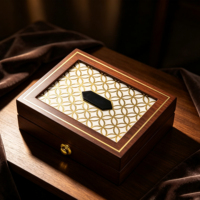 Boîte cadeau en bois foncé pour pièces de monnaie, doublure en daim, logo personnalisé, charnière et serrure métalliques pour collection de pièces commémoratives et emballage de souvenirs