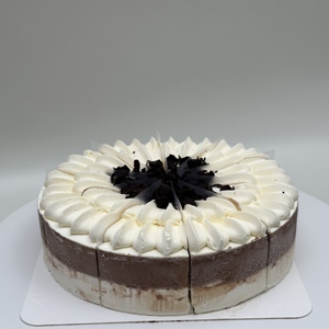 Gâteau Mousse de Forêt Noire avec Revêtement au Chocolat, Personnalisable, Desserts Surgelés - Product Image 5