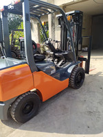 Chariot élévateur diesel de haute qualité de 3 tonnes à vendre, mât à trois sections, hauteur de 4,5 mètres, fabriqué au Japon.