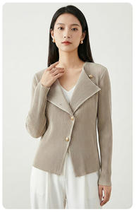 Veste cardigan plissée en polyester fin, imperméable, respirante et écologique Miyake pour femmes, nouveau design irrégulier, mode unique - Product Image 6