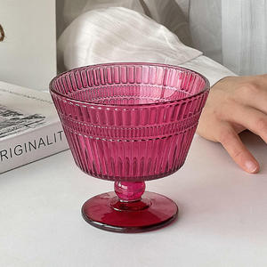 Venta al por mayor: Tazón de vidrio alto estilo coreano a rayas rosa para yogur, ensalada, postre o bebidas. - Product Image 4