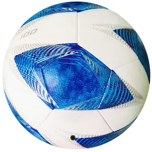 कस्टम सॉकर बॉल्स साइज 5 पीयू/पीवीसी सस्ते सेल स्टैंड इन्फ्लैटेबल मैच बॉल सीमलेस स्टिचिंग ट्रेनिंग बॉल के साथ