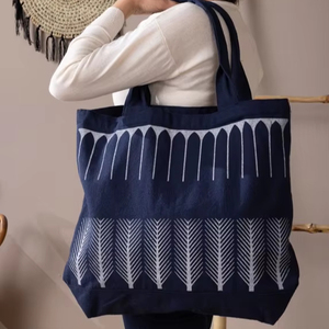 Sac fourre-tout zippé pour femme en toile de coton égyptien durable, intérieur spacieux avec doublure en toile, idéal pour les essentiels quotidiens, fabriqué en Égypte - Product Image 1