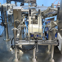 Machine de remplissage et de scellage électrique multifonctionnelle entièrement automatique à 8 stations pour sachets verticaux, haute productivité, pour granulés alimentaires