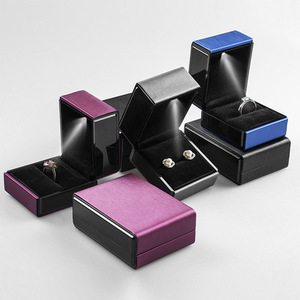Hot selling Brushed PU Ring Box LED Pendant Bracelet jewelry Displaying Box Custom Logo Leather Watch Box