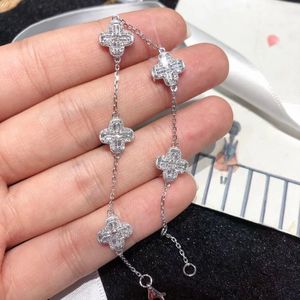 กำไลข้อมือเพชรขาวทองคำแท้ 18K ซินฟลาย 0.75 กะรัต รูปใบโคลเวอร์สี่แฉก ดีไซน์หรูหรา ปรับขนาดได้ - Product Image 5