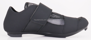 Chaussures de cyclisme sur route, nouvelle conception OEM, logo personnalisé, couleur noire, dessus en mesh respirant, semelle en nylon TPU durable, entraînement sportif. - Product Image 2