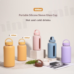 Bouteille d'eau en verre avec manchon en silicone couleur macaron 600ml 800ml, large ouverture, portable, sans BPA, anti-fuite, logo personnalisé - Product Image 1