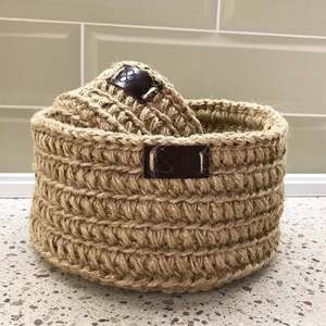Panier en jute au crochet, magnifiquement fait main, nouveau style mignon, cadeau quotidien pour elle - Product Image 1