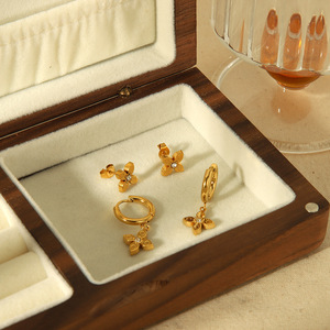 Pendientes con forma de flor chapados en oro de 18 quilates con incrustaciones de circonita para mujer, regalo, joyería, accesorios de moda - Product Image 2