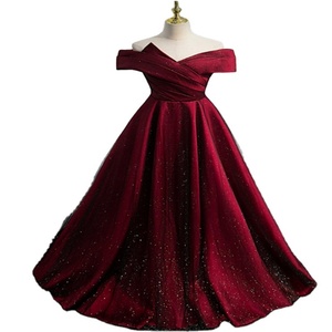 Robe de soirée/bal de promo en satin polyester bordeaux, coupe empire, épaules dénudées, pour mariage et cérémonie de remise des diplômes - Product Image 1