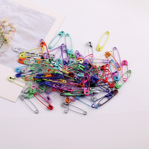 Alfileres de seguridad metálicos de 30 mm de colores dulces para manualidades, bricolaje y accesorios de joyería. - Product Image 1