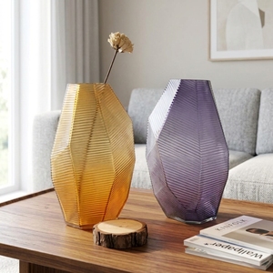 Vase en verre soufflé à la main de style nordique pour les centres de table modernes et la décoration minimaliste de la maison - Product Image 3