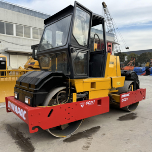 Compactadora Usada DYNAPAC CC211, Rodillo Vibratorio de Doble Tambor, Original de Suecia, Rodillo de Carretera de Segunda Mano Dynapac CC211 en Venta, Disponible en Stock - Product Image 1