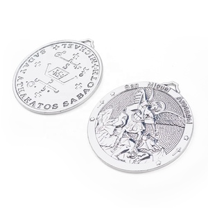Dije Colgante Religioso <span class=keywords><strong>de</strong></span> San Miguel Arcángel <span class=keywords><strong>de</strong></span> 76 mm Bañado en Plata, Joyería Católica <span class=keywords><strong>de</strong></span> Aleación - Product Image 4